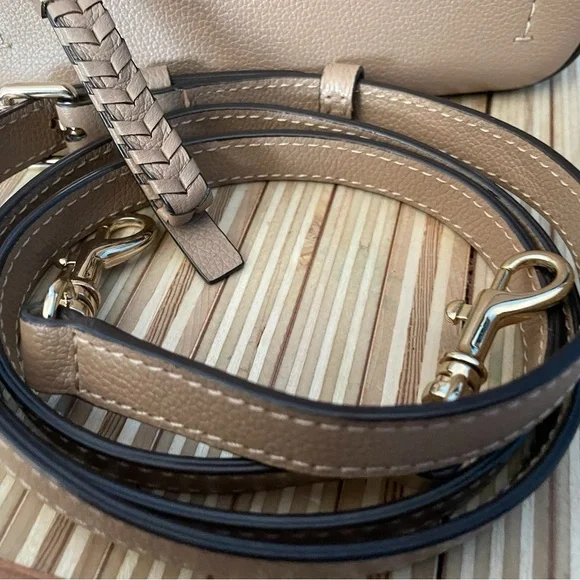 Henri Bendel Pebbled Leather Camera Crossbody Bag Beige Neutral Gold Hardware - Picture 5 of 12